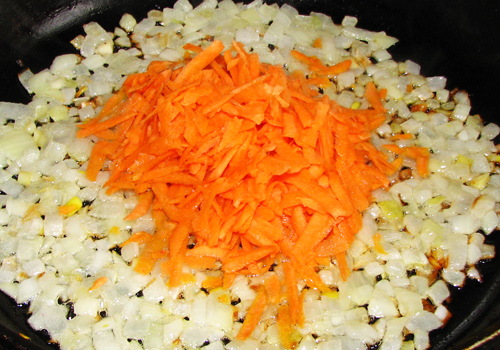 тушить морковь