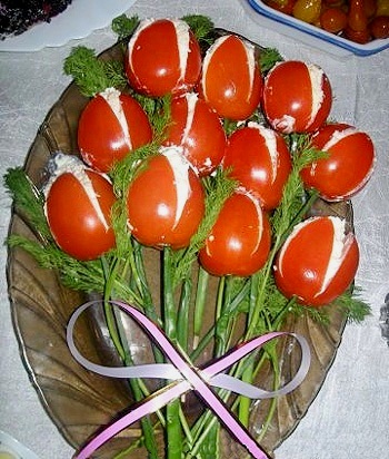тюльпаны из помидоров